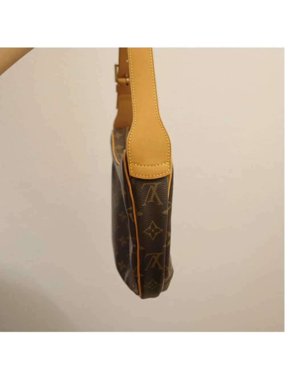 LOUIS VUITTON Monogram Croissant MM - Picture 8 of 15